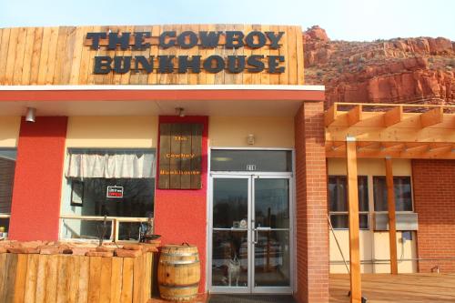 The Cowboy Bunkhouse Hostel - image 2