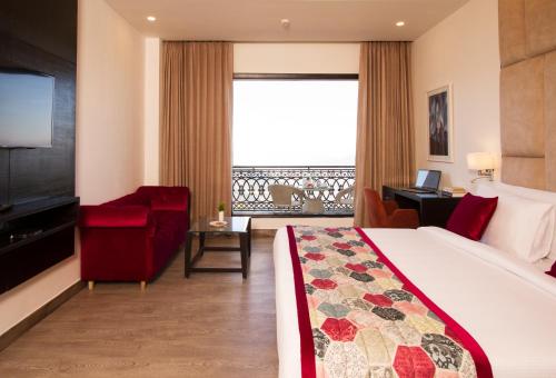 Deluxe Double Room image 2