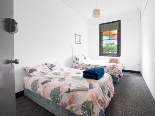 Historic Pub Accommodation- En-suites - Shared Bathroom Double Rooms - Shared Bathroom Twins