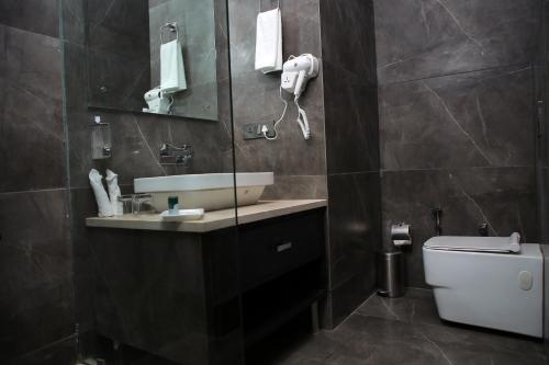 Standard Double Room image 2