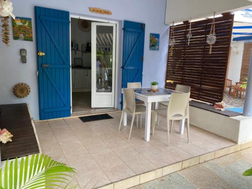 Instalações, La Case de Guy in Mare Gaillard