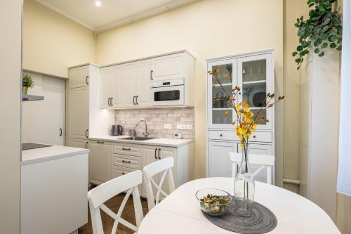 Budapest Harmony Apartments - image 13