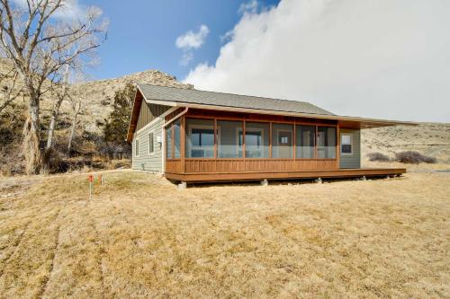 Beautiful Jefferson River Cabin with Mountain Views!