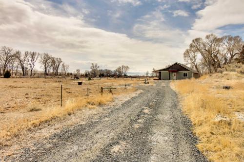 Beautiful Jefferson River Cabin with Mountain Views!