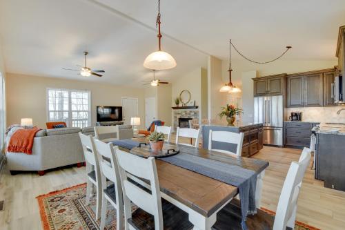 Stunning Rabun Gap Home with Deck and Mountain Views! in Rabun Gap, USA