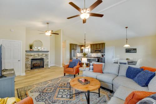 Stunning Rabun Gap Home with Deck and Mountain Views! in Rabun Gap, USA