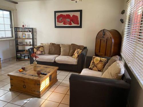 Casa Gaviotas Art cozy 2 bed house with art studio close to downtown