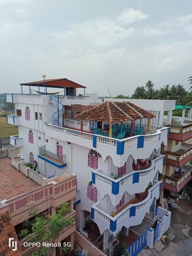 Holi-Wood Guesthouse