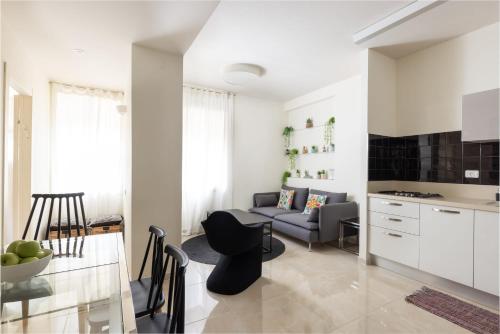 Cosy & Design 2BR near Shuk Hacarmel, Тель-Авив (фото 2)