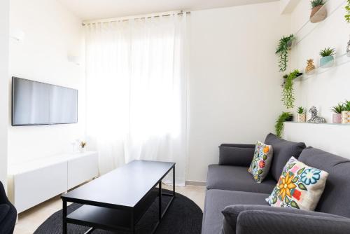 Cosy & Design 2BR near Shuk Hacarmel, Тель-Авив (фото 4)