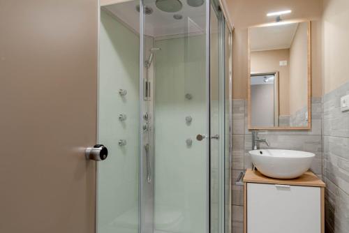 One-Bedroom Apartment image 10