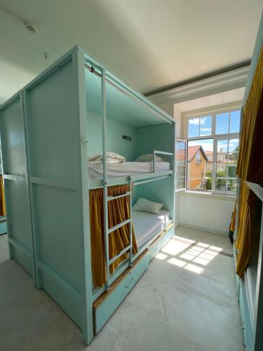1 bunk bed