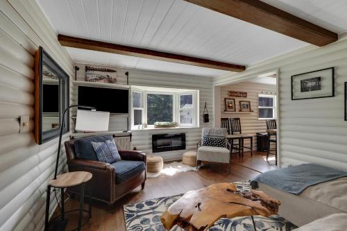 The Farmhouse-ish in East Jordan, USA