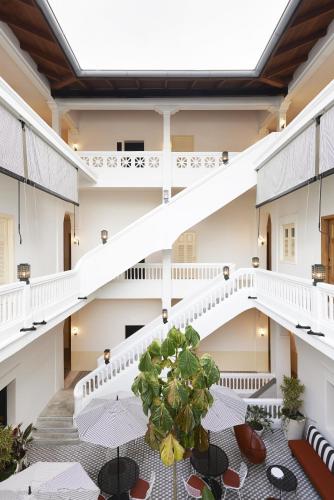 American Trade Hotel