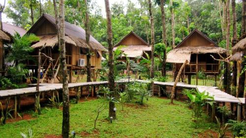Bamboo Hideaway, Bungalows with Pool and Kitchen in Ao Pai