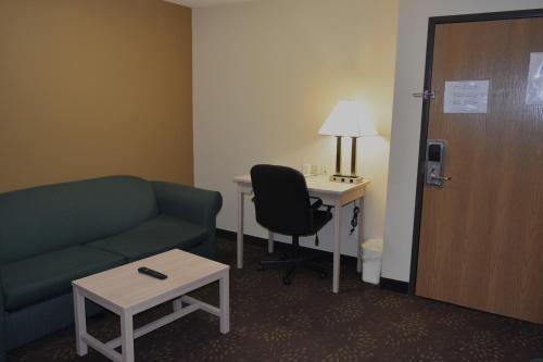 Quality Inn & Suites Brooks - image 2