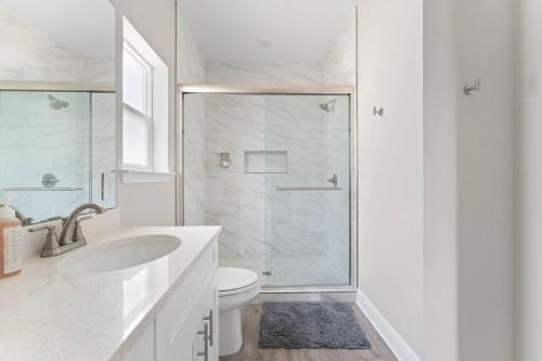 Downtown home + bay views + seafood market detail