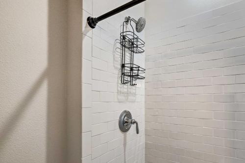 Convenient Fayetteville Home - 3 Mi to Town! Convenient Fayetteville Home - 3 Mi to Town!