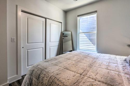 Convenient Fayetteville Home - 3 Mi to Town! Convenient Fayetteville Home - 3 Mi to Town!