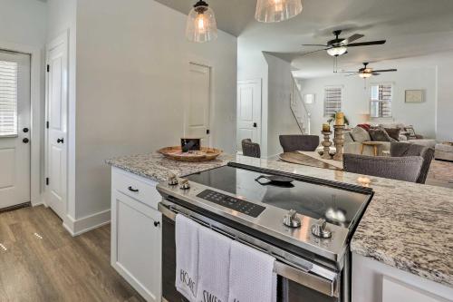 Convenient Fayetteville Home - 3 Mi to Town! Convenient Fayetteville Home - 3 Mi to Town!