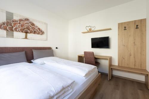 Superior One-Bedroom Apartment with Balcony