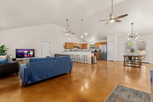 La Paloma Home with Game Room about 3 Mi to Lake - image 9