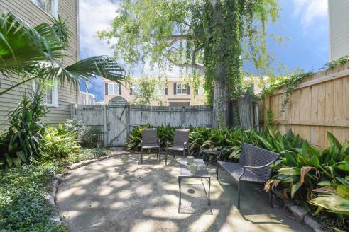 Gallery ArtOff St Parking, Near Forsyth Park