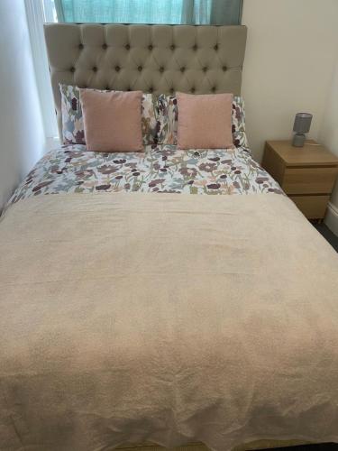Room in Gloucester Road 4 1