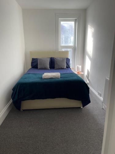 Room in Gloucester Road 4 4