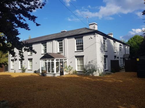 Stubbs House, Loddon, sleeps 20, 2 hot tubs in Loddona