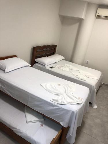 1 double bed, 1 bunk bed