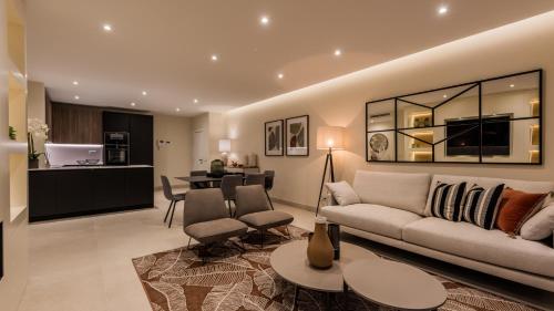 Frontline luxury 10 mins from Puerto Banús RDR303 (Frontline luxury 10 mins from Puerto Banus RDR303) in Estepona
