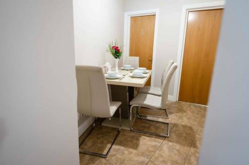 New Street Corner in 鄧吉文