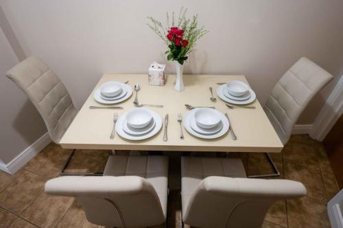 New Street Corner in 鄧吉文