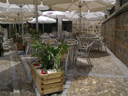 Apartamentos Adarve Toledo - image 3