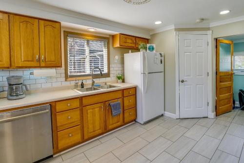 Manistee Cottage Near Beach and Dtwn in Manistee, USA