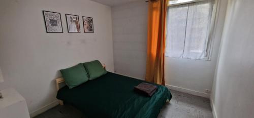 Guestroom, Confortable apartment self check in in Savigny Sur Orge