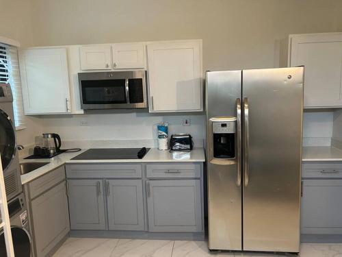 Luxury 1 Bedroom & Rooftop Pool unit #2 in 코랄 스프링