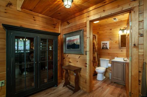 Bear Crossing MTN View Hot Tub Game Room in Gatlinburg, USA