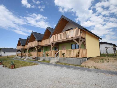 2 bedrooms, 4 beds