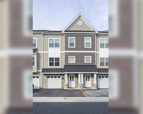 Rehoboth Crossing - Beach Oasis!
