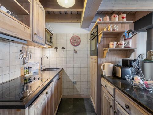 Appartement cosy au pied des pistes avec mezzanine, poele a bois et services inclus pour 4 personnes in Villarencel