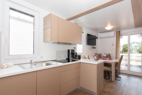 Floating House Adela – Portoroz, MO
