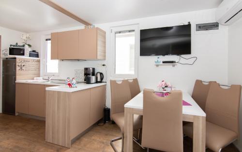 Floating House Adela – Portoroz, MO