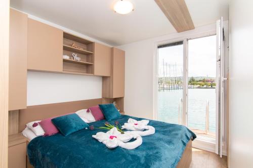 Floating House Adela – Portoroz, MO