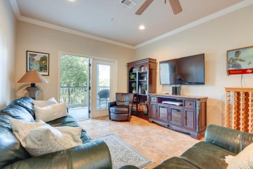 Cozy New Braunfels Condo with Community Pool and Grill in New Braunfels, USA