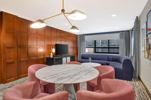 Hotel Indigo Minneapolis Downtown by IHG Room Type - Queen Room - Hearing Accessible