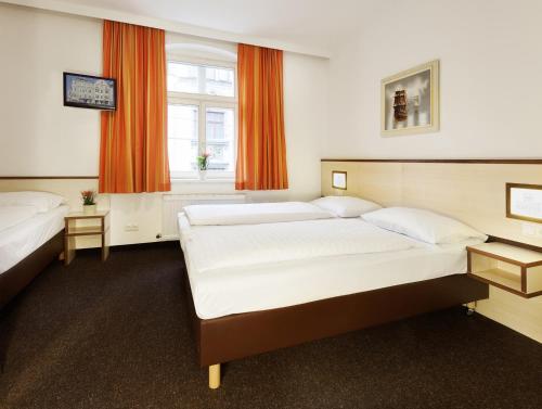 Triple Room image 9