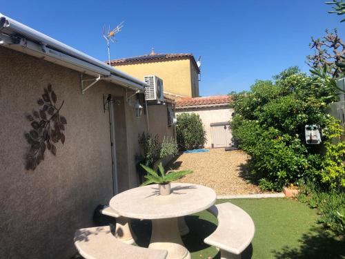 Studio refait à neuf avec jardin Aigues Mortes (Studio refait a neuf avec jardin Aigues Mortes) in Aigues-Mortes