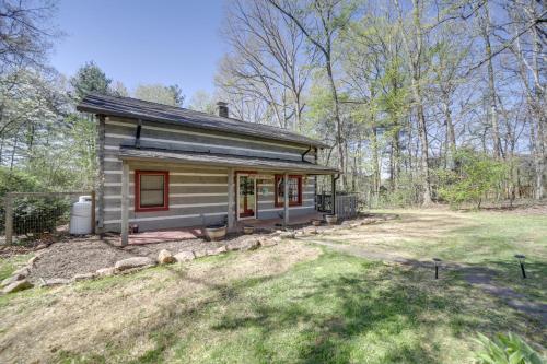 Restored Candler Log Cabin about 11 Mi to Asheville! in Candler, USA